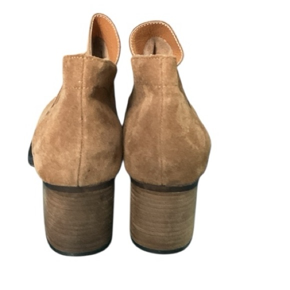 NWOB BearPaw Women's Tan Suede Boots 2.5” Heel - Picture 4 of 9